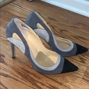 Beautiful color-block gray/black suede pumps 9.5
